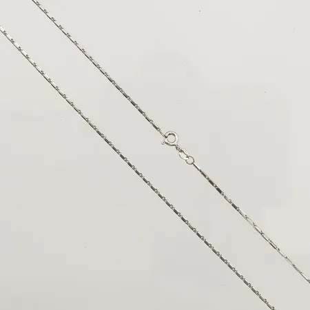 Kedja vitguld, längd ca 40,5cm, bredd 0,6mm, 18K Vikt: 4 g