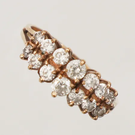 Ring med vita stenar, stl 16¼, bredd 2,1-7,2mm, 18K Vikt: 3 g