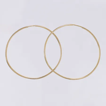 Ett par örhängen, Ø33mm, bredd 1mm, något skeva, 18K Vikt: 1 g