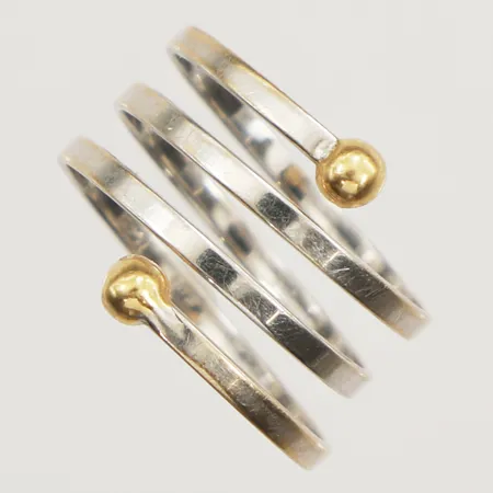 Ring, tvåtonad, stl 16½, bredd 14mm, ostämplad, 18K Vikt: 2,5 g