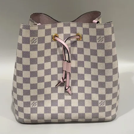 Väska Louis Vuitton NeoNoe Damier Azur Canvas 28x25x17cm, datumkod: SP2139, med tillhörande clutch, beslag i gulmetall, mindre slitage på läderrem, slitage på överkant samt undersida, dustbag, ytterkartong Skickas med postpaket.