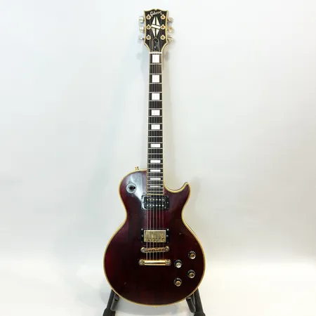 Elgitarr Gibson Les Paul Custom, från 1975, S-nr: 99216963, USA tillverkad, en mick utbytt, stämskruvar utbytta, saknar plektrumskydd, nedslipad lack baksida hals, lackslitage, märken på kropp, mjukt fodral medföljer Vikt: 0 g Skickas med postpaket.