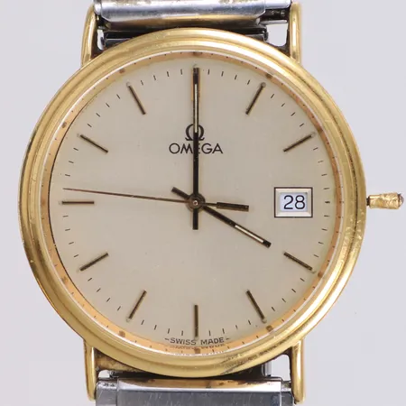 Herrur Omega 18K, quartz, 32,5mm, boettnr 53111828, datum, trasig krona, går ej, flexarmband i stål ej original, repig, inga tillbehör.