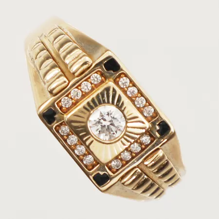 Klackring med vita stenar och svart emalj, stl 18¾, bredd 2,8-10,2mm, 18K Vikt: 6,3 g