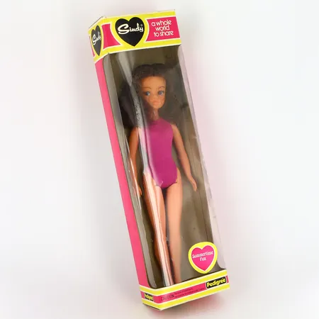 Sindy-docka, Summertime Fun, Pedigree, kartong Vikt: 0 g Skickas med paket.