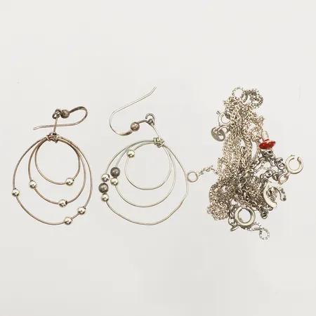 Diverse silver, defekt, silver Vikt: 8,5 g