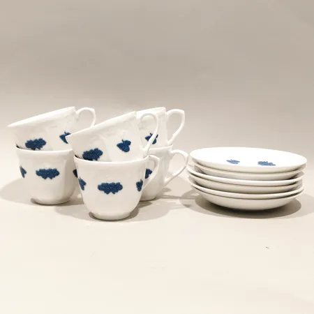 Sex kaffekoppar med fat, Blå Blom, Rörstrand, höjd 7cm, Ø8cm, fat Ø13,5cm, signerad Old Gustavsberg Skickas med paket.