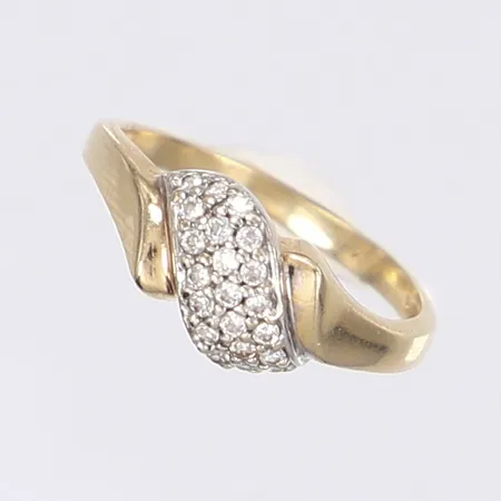 Ring med vita stenar stl 15¾, bredd 2-7mm, 14K Vikt: 1,9 g