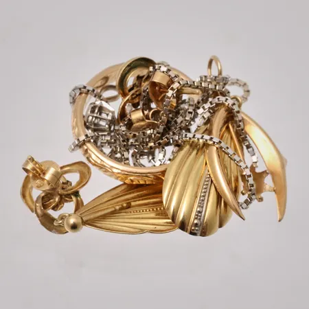 Diverse defekt guld, 18K, vikt 14,62g.