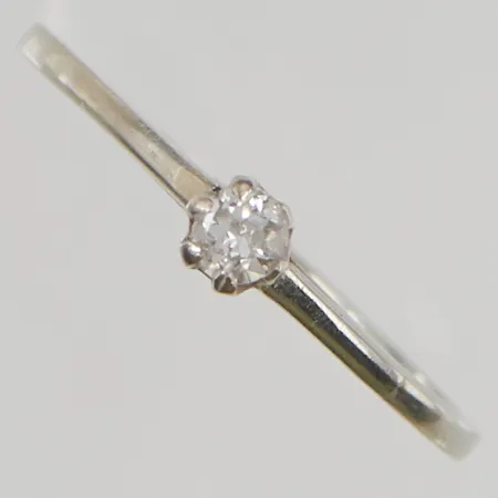 Ring diamant ca 0,10ct, Ø18¼, bredd:3mm, defekt fattning, vitguld 18K 1,7g.