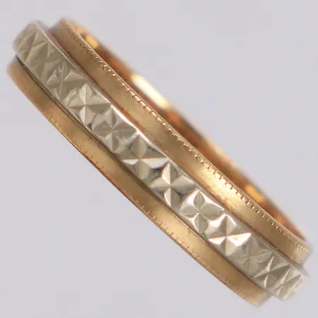 Ring, stl 16, bredd 4mm, gravyr, tvåfärgad, 18K Vikt: 2,9 g