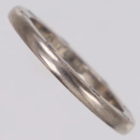 Ring med diamanter 8x ca 0,02ct, stl 18¼, bredd 2,2mm, Anders Fors Guldateljé Stockholm, repig, vitguld, 18K Vikt: 5,6 g