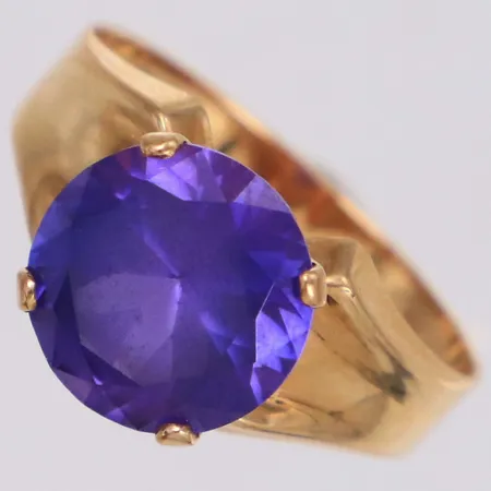 Ring med lila sten, stl 18, bredd 3-10mm, Göteborg 1968, 18K Vikt: 3,1 g