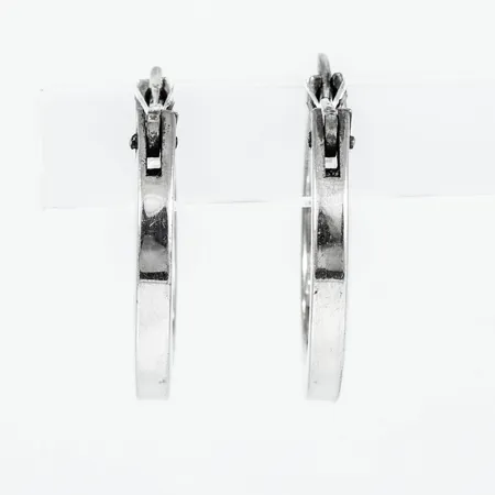 Creoler Ø 26,5 mm i silver (925/1000). De är 3 mm breda och väger 5,2g. Stämplad GHA (Guldfynd),925.