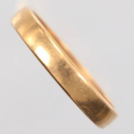 Ring slät, Ø 20¾, gravyr, 18K.  Vikt: 5,4 g