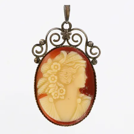 Hänge med plastcamé, ca 50mm, camé något lös,  835/1000 Silver Vikt: 10,3 g