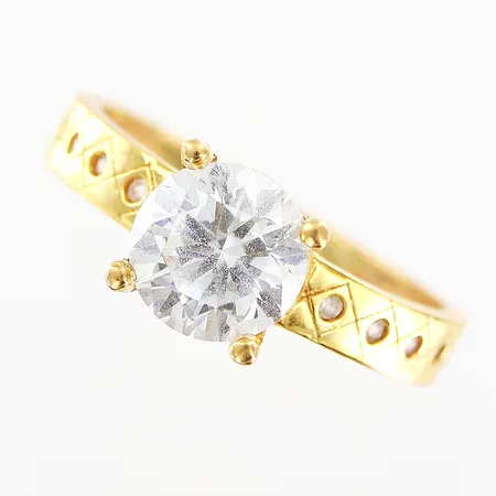 Ring, stenar, stl 16½, bredd 2,2-6,8mm, 21K. Vikt: 3,2 g