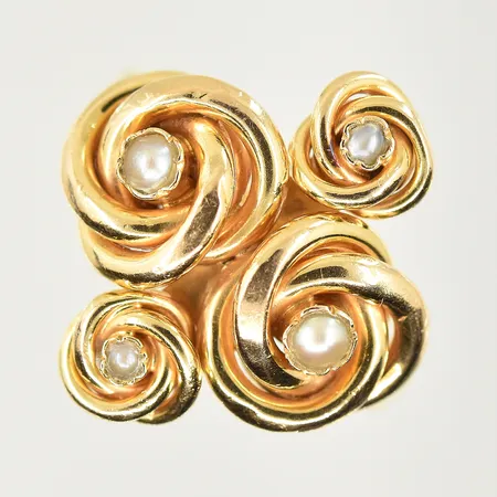 Ring med imitationspärlor, stl 17¼, bredd 3-18 mm, gravyr, 18K. Vikt: 5,1 g