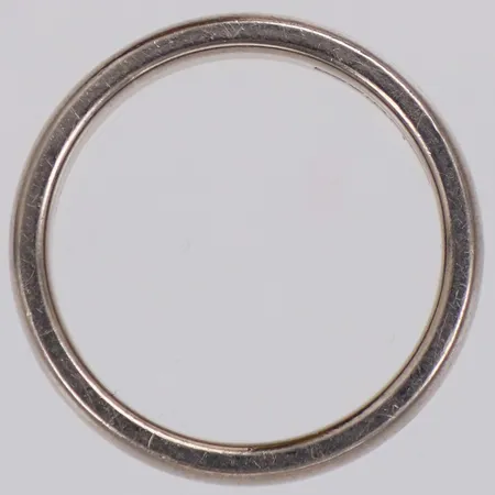 Ring slät, stl 18¾, bredd 5mm, gravyr, Heribert Engelbert AB Stockholm 2004, vitguld, 18K Vikt: 9,9 g