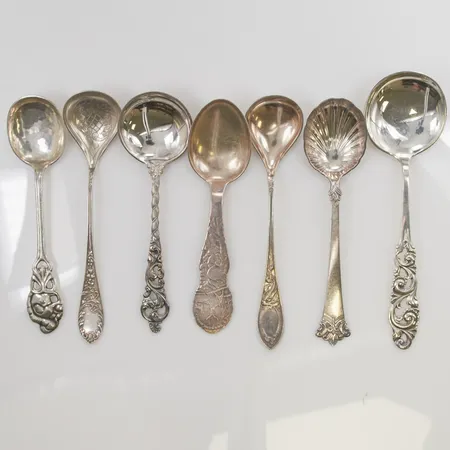 Diverse skedar, delvis gaverade, 830/1000 Silver 173,8g.