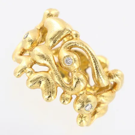 Ring Troll av Ole Lynggaard, design Charlotte Lynggaard, stl 17¾, diamanter 3 x ca 0,02ct, bredd ca 14mm, matterad yta, 18K   Vikt: 11 g