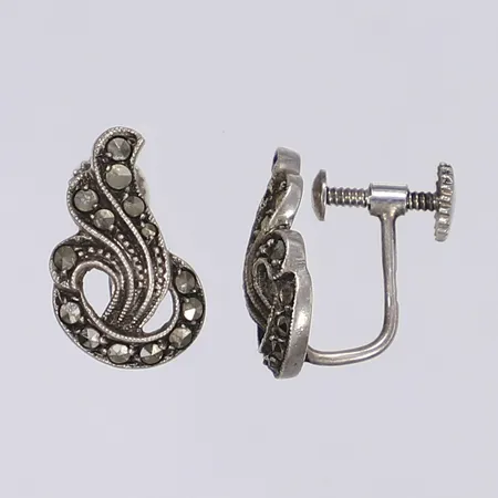 Ett par örhängen med markasiter ca 8x12mm troligen 1940-tal skruvmekanism silver 830/1000 Vikt: 3,6 g