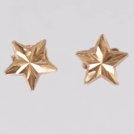 Ett par örhängen stjärnor, 7mm, ena snurrebussen skevt, 18K Vikt: 0,4 g