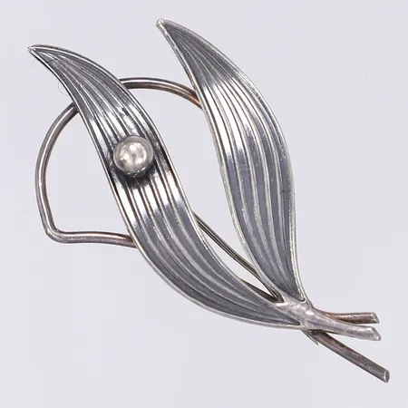 Brosch i form av två blad längd 60mm Norge 1960-tal silver 925/1000 Vikt: 8,9 g