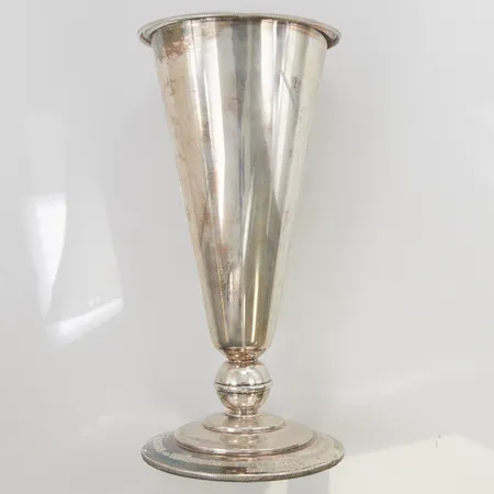 Vas, höjd ca 20cm, gravyr, fylld botten, 830/1000 Silver 339,6g.