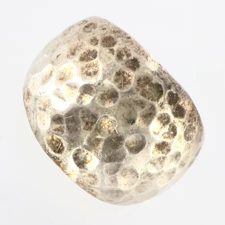 Ring stl 18, bredd: 6-17mm, hamrad yta, Silver 925/1000 Vikt: 13 g