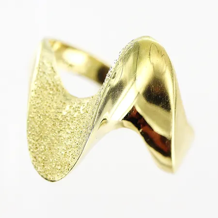 Ring stl 16¾, bredd 3-17mm, 14K Vikt: 3,5 g