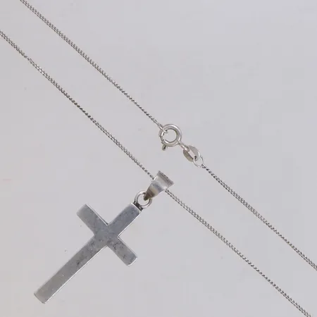Kedja Pansar med hänge kors, längd 51,5cm, bredd 1mm, hängets mått 45x20mm inklusive ögla, repor, 925/1000 silver Vikt: 6,5 g