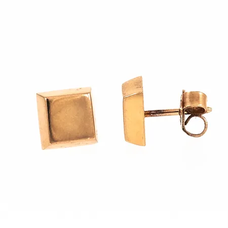 Örhängen i 18K guld. De är 7,5 x 7,5 mm och väger 1,8g. En snurrebuss saknas men en ny i plast medföljer. 