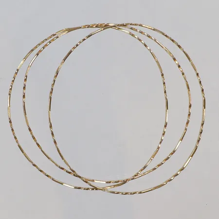 3st Armringar Ø60mm mönstrade tvåfärgade lite skeva 18K Vikt: 10,3 g