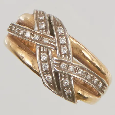 Ring 22x diamanter 0,18ctv enligt gravyr, Ø19, bredd:11mm, gravyr, 18K 7,1g.