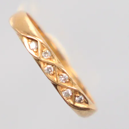 Ring diamanter 6x 0,01ct, Ø16¾, gravyr, 18K Vikt: 2,2 g