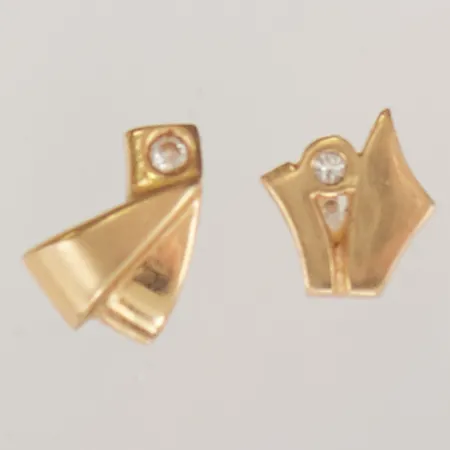 2 Udda örhängen, skeva, 18K 1,2g.