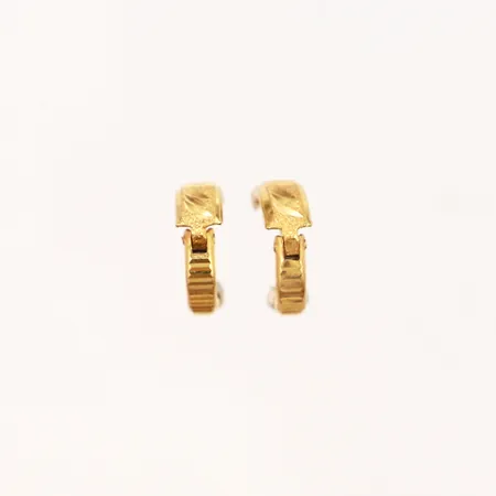 Ett par örhängen 4x13mm, skeva, 21K Vikt: 2,4 g