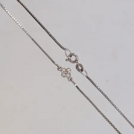 Collier med integrerat hänge, längd 38,5cm, bredd 1-6mm, 925/1000 silver Vikt: 3,3 g