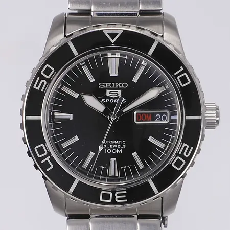 Herrur Seiko 5 Sports, Ø42mm, automat, datum, glasbaksida, 7S36-04N0, serienummer 670852, stål, stålarmband, bruksslitage, 2 extra länkbitar, inga övriga tillbehör