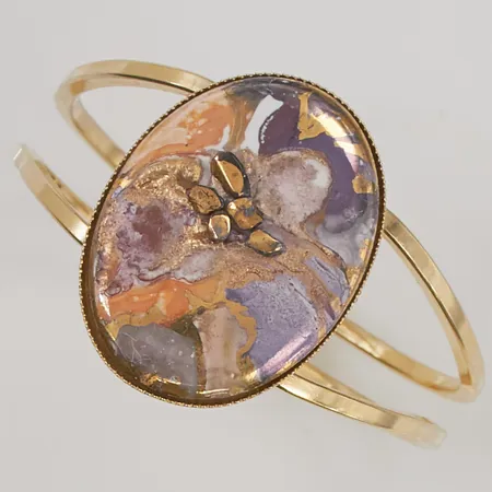 Armring Ateljé Aili Malmköping, öppningsbar, 58x45cm, förgylld metall, bredd ca 12-40mm.