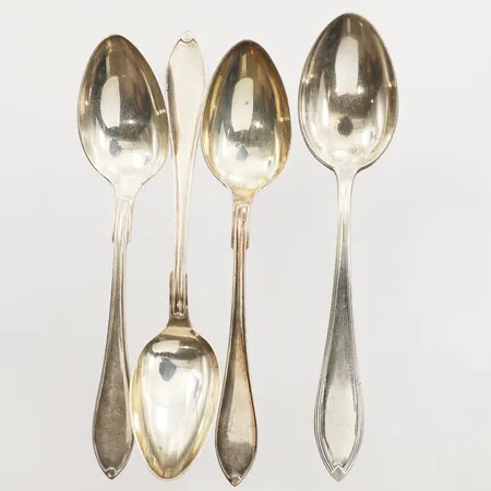 Fyra skedar, gravyr, 830/1000 silver Vikt: 57,4 g