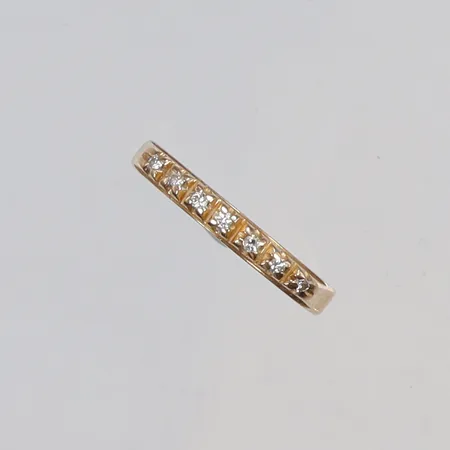 Ring med diamanter totalt ca 7x0,01ct, stl 18, gravyr, 18K Vikt: 2,2 g
