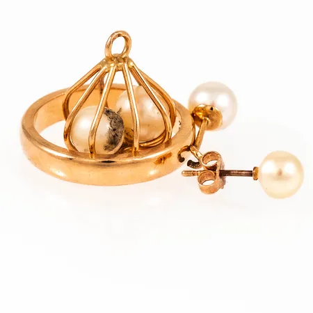 Diverse defekt/graverat guld i 18K. Vikt: 7,1g.