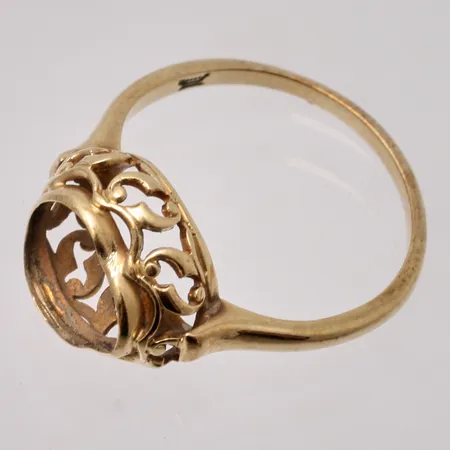 Defekt guld, 14K, vikt 2,9g.