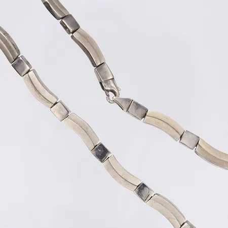 Halscollier 43cm, bredd 6mm, GHA, delvis oxiderat, silver 925/1000 Vikt: 74,1 g