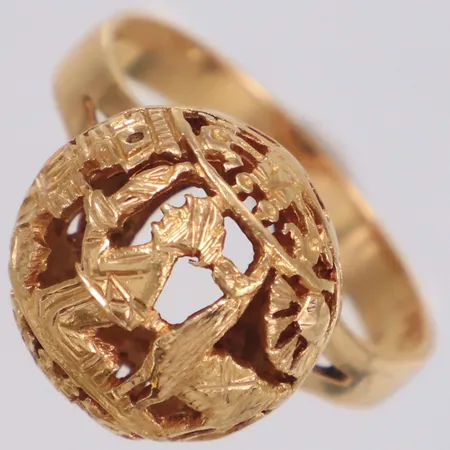 Ring med Inka-motiv, Peru, stl 19¼, bredd 3,2-14,4mm, 18K Vikt: 6,3 g