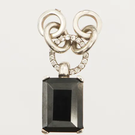 Hänge med svar sten och vita stenar, ca 38mm inklusive öglor, bredd 13mm, Guldfynd, 925/1000 silver Vikt: 10,9 g