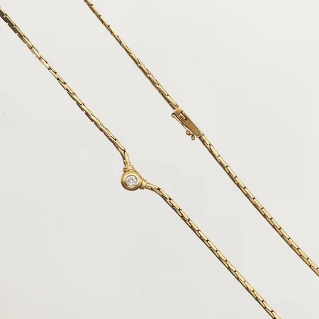 Collier med diamant 0,10ct, ca 46cm, bredd 1,5-6mm, 18K Vikt: 16,3 g