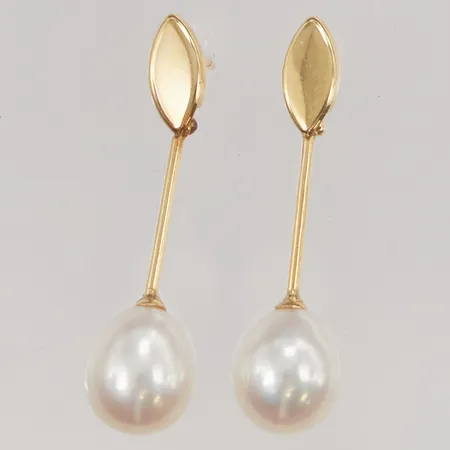 Ett par örhängen odlade sötvattenspärlor ca 9x8mm, 32mm, Guldfynd, 18K 3,1g.